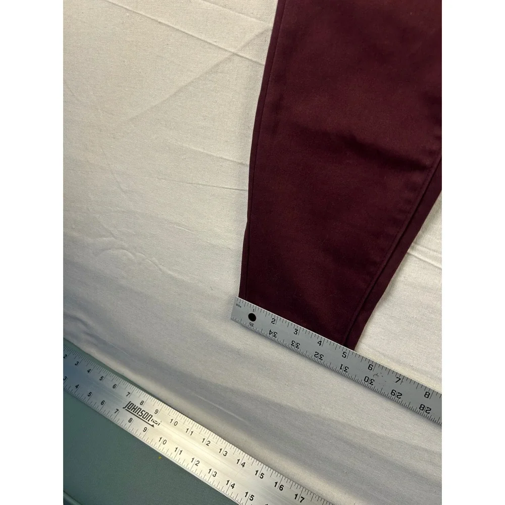 Signature Levi Strauss Gold Totally Shaping Pull-On Skinny Burgundy Jeans 4M W27
